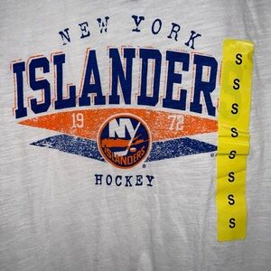 NHL White and Blue Long Sleeve Tee  New York Islander 1972 Hockey team